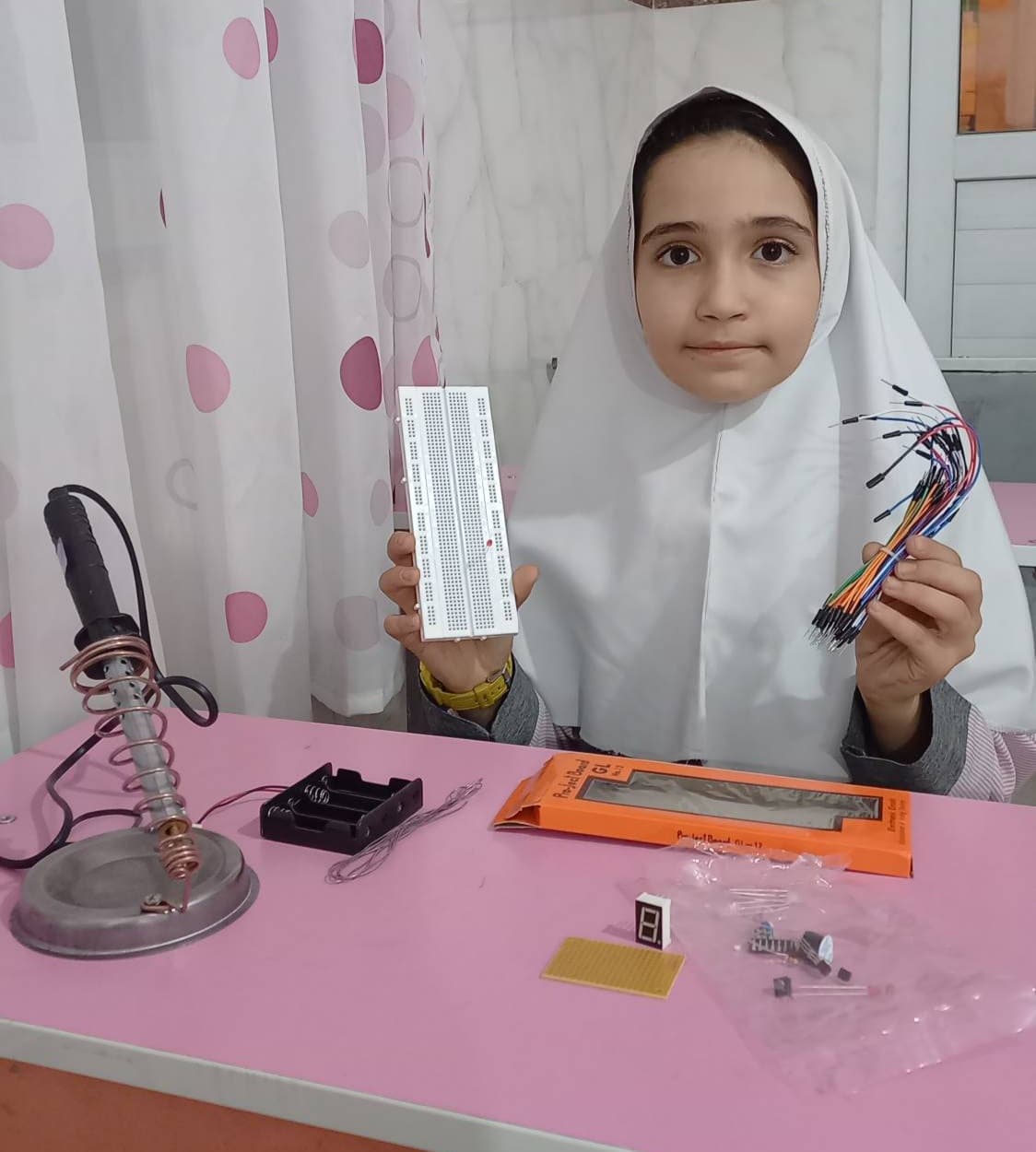  برگزاری کلاس های فوق برنامه در دبستان و پیش دبستانی گل های سارا